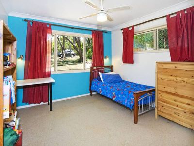 16 Sunningdale Avenue, Rochedale South