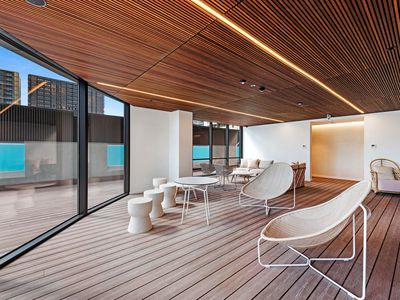 1913 / 70 Southbank Boulevard, Southbank