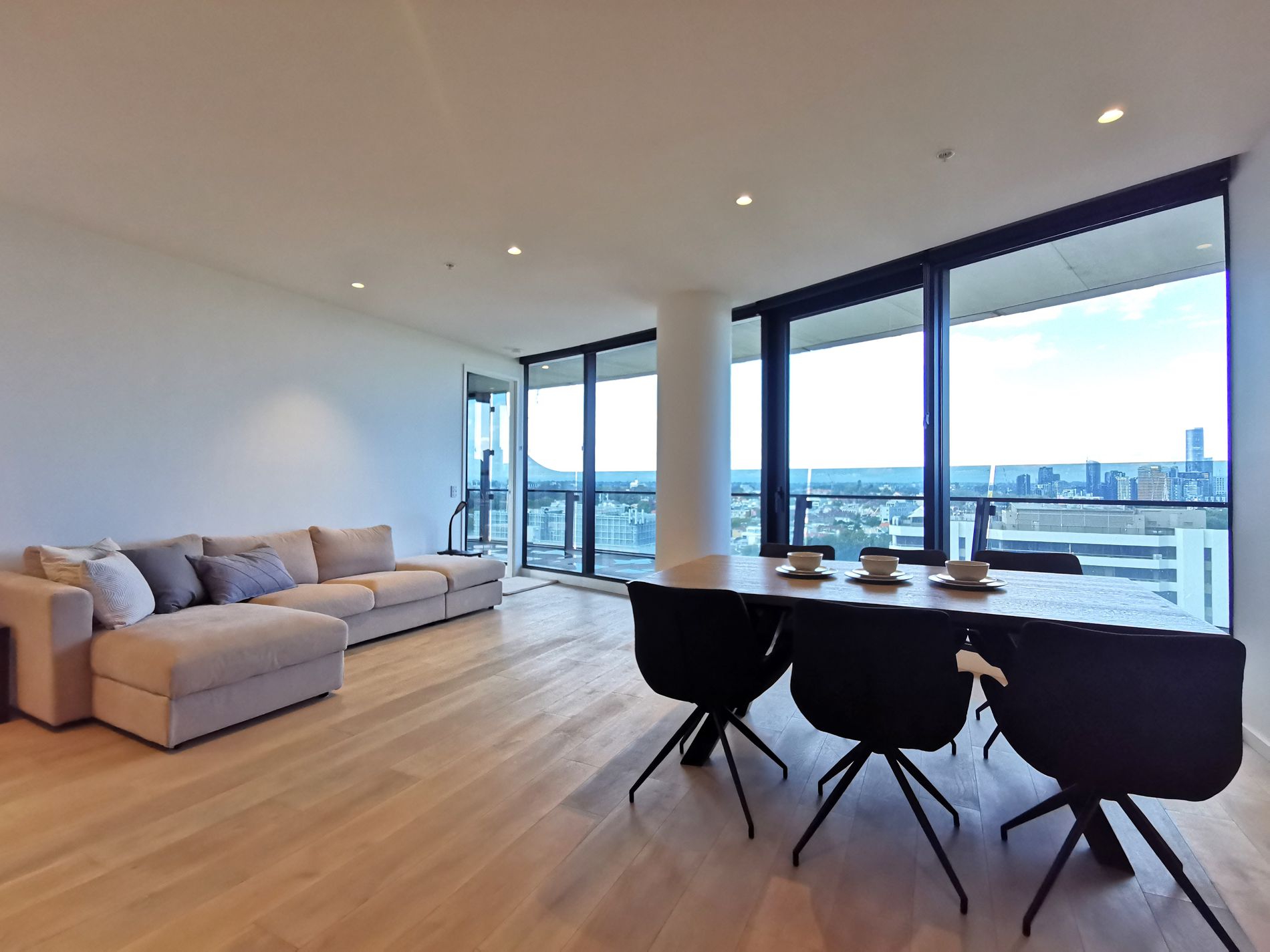 1708 / 450 St Kilda Road, Melbourne