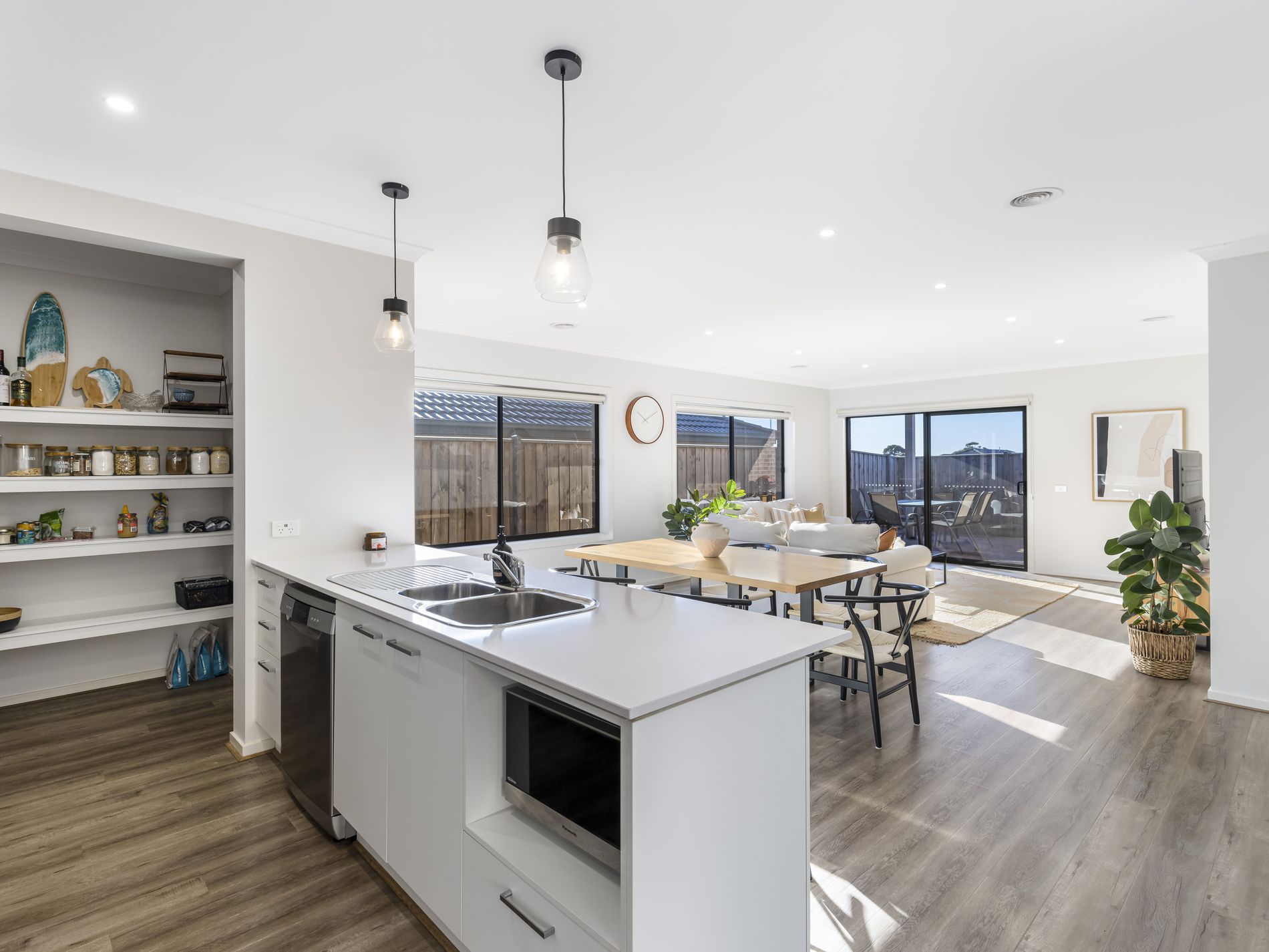 7 Stones Street, Charlemont