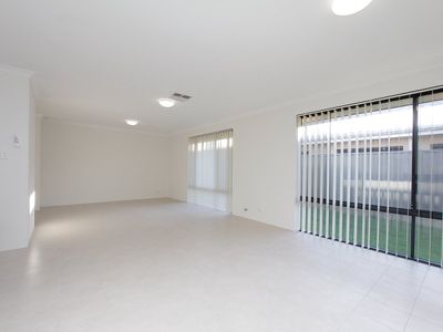 27 Perrone Avenue, Byford