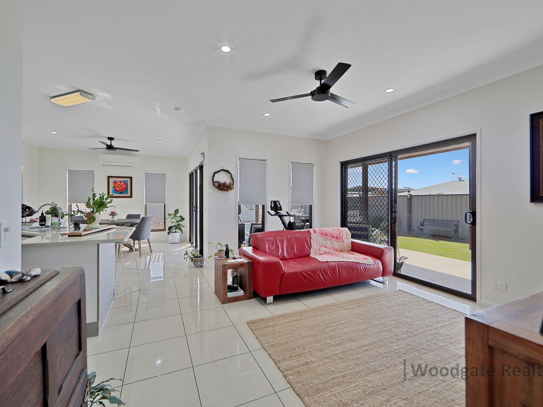 9 Sunset Avenue, Woodgate