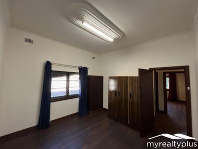 128 Robert Street, Como