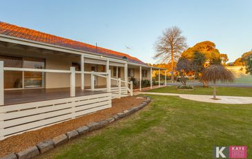 18 Dee Wy Road, Narre Warren South