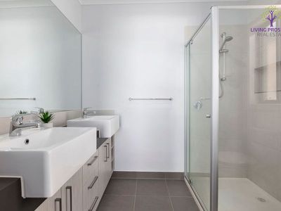11 Hillcrest Parade, Tarneit