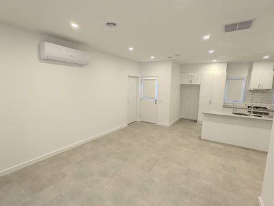 8 / 5 Helms Street, Newcomb