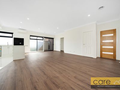 2 / 44 Beckington Crescent, Hampton Park