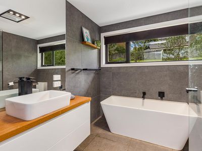 4 Hotham Avenue, Mount Macedon