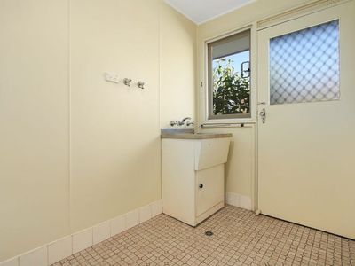 365 Woomera Cres, Lavington