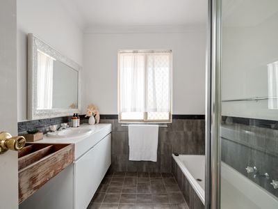 6 Hicks Road, Hannans