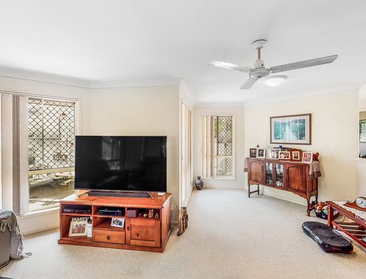 Tidy home with room for Caravan image 3 Tidy home with room for Caravan image 3