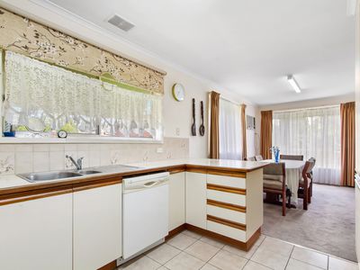 6 Indra Court, Sale