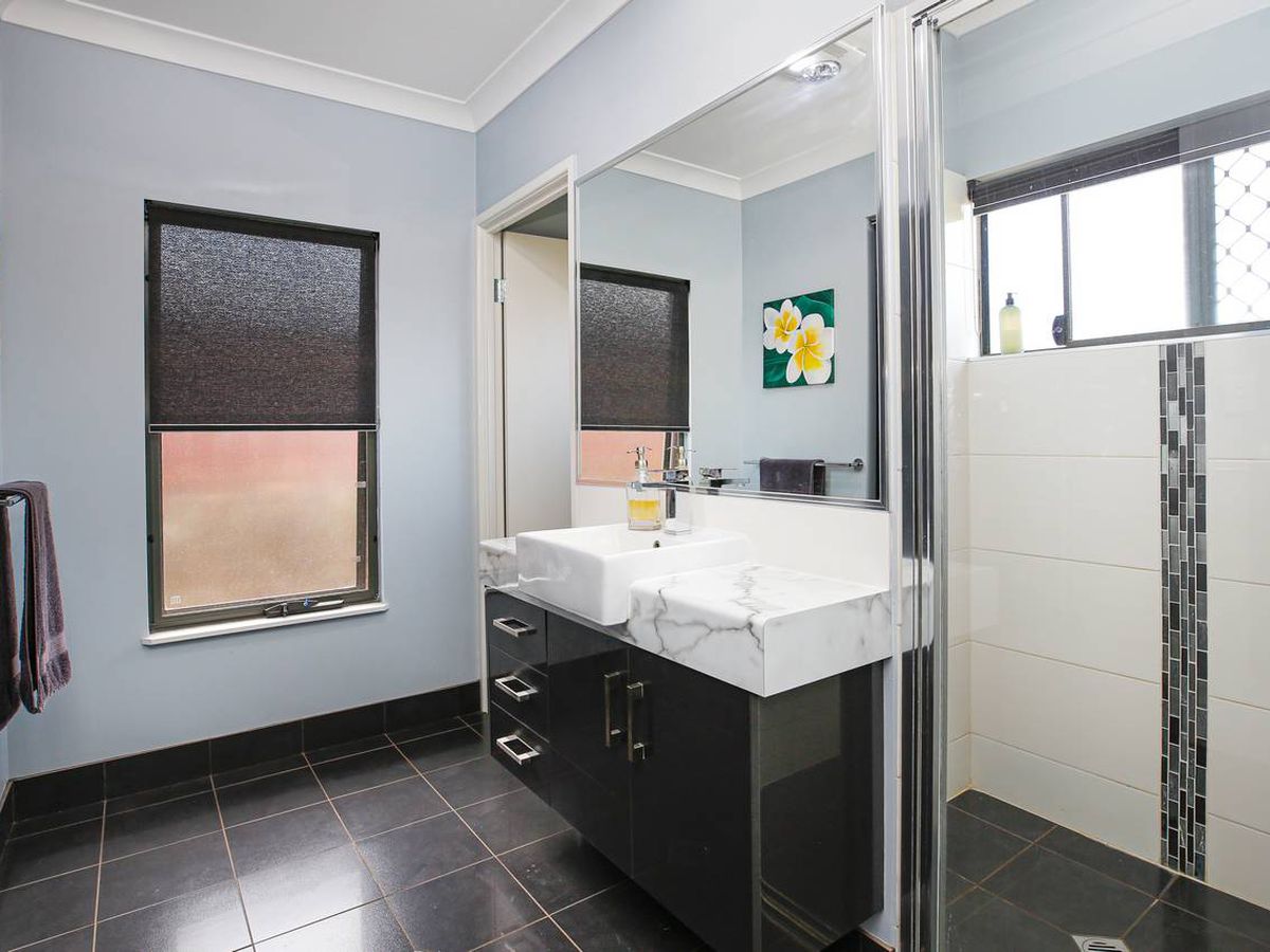 13 Lavender Crescent, Atherton