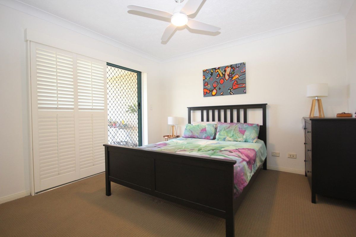 2 / 39 Rolle Street, Holland Park West