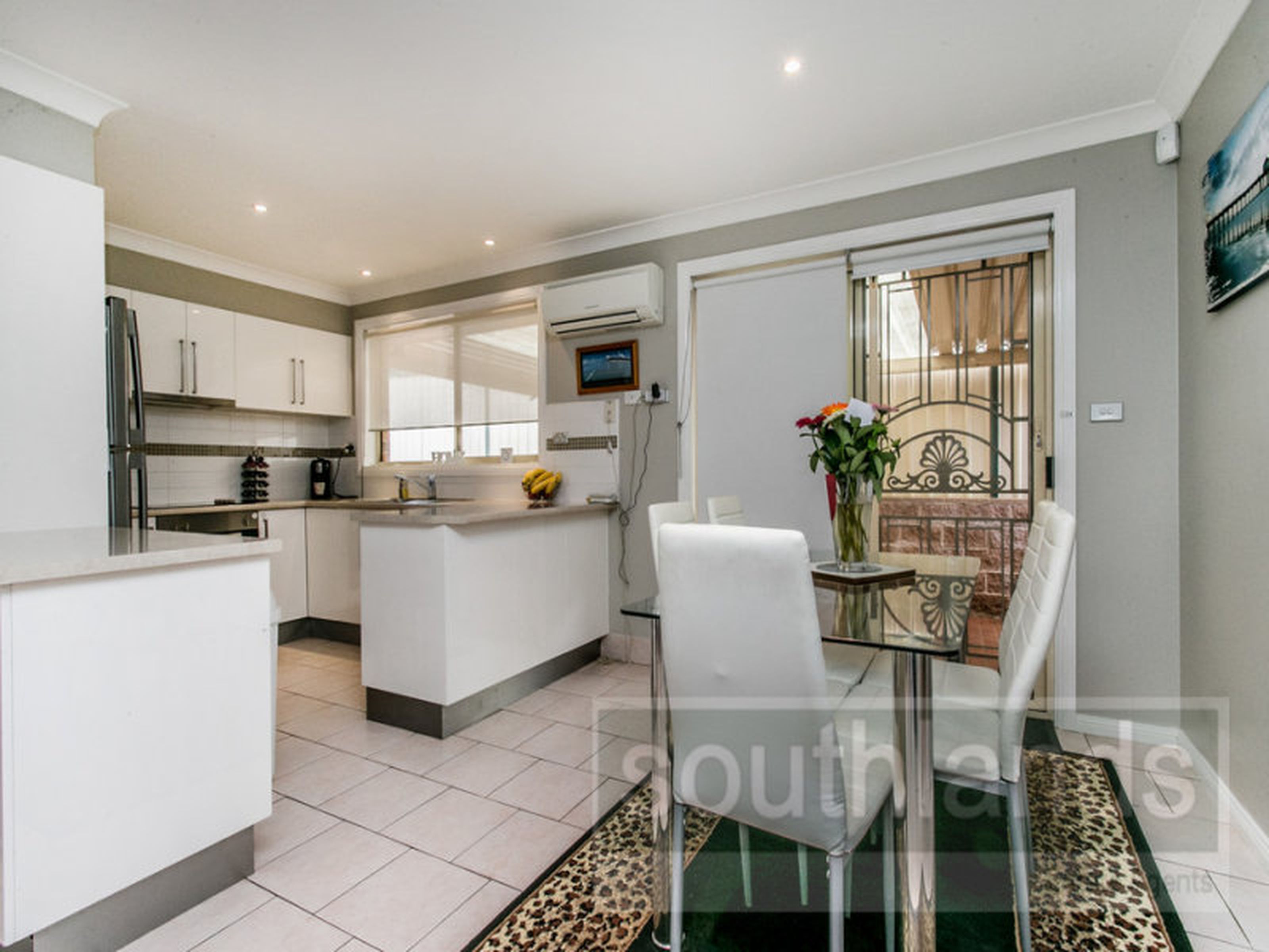 1 Barronfield Drive, GLENMORE PARK