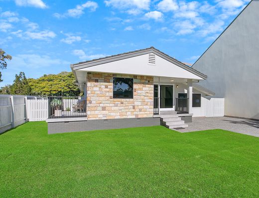 PRIME OPPORTUNITY - DUAL ZONED RESIDENTIAL & COMMERCIAL