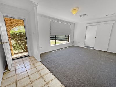 8 Bass Place, Dubbo