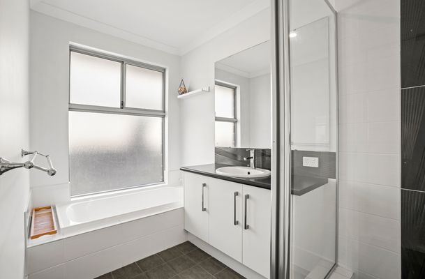 19 Calamocha Way, Piara Waters