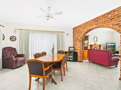 93 The Boulevarde, Oak Flats