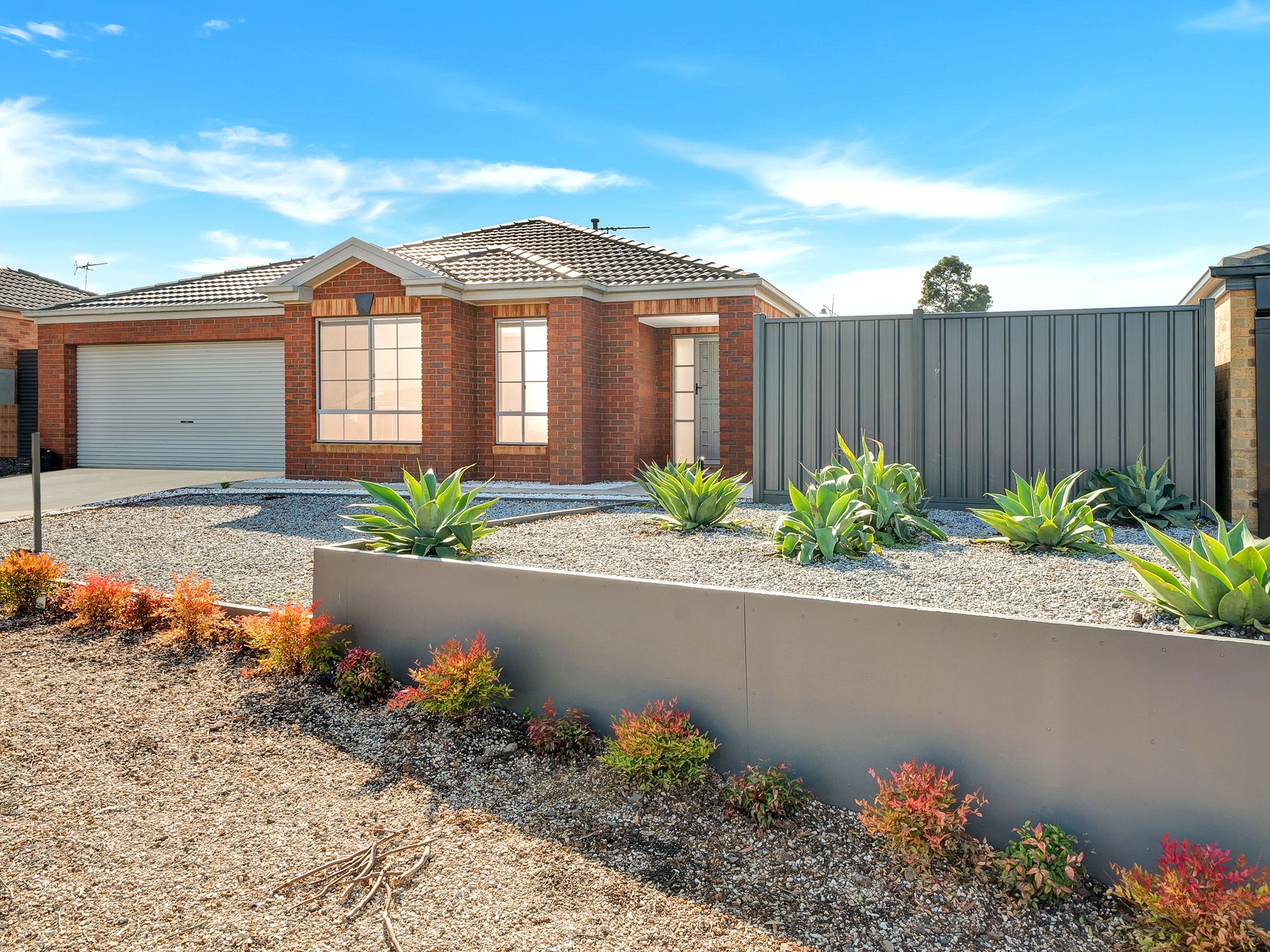 8 Manifera Close, Manor Lakes