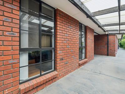 40 Newham Way, Altona Meadows
