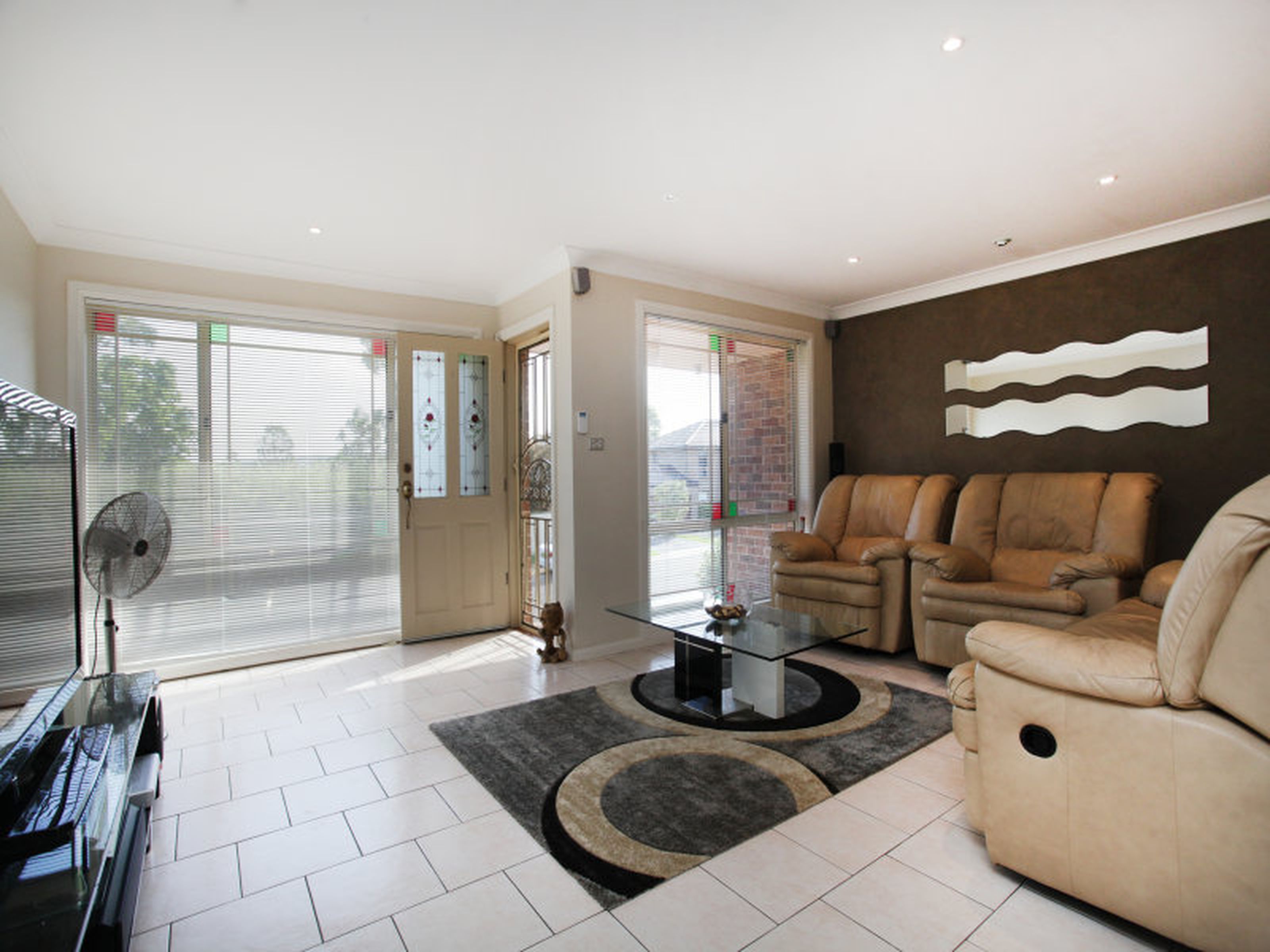 1 Barronfield Drive, GLENMORE PARK