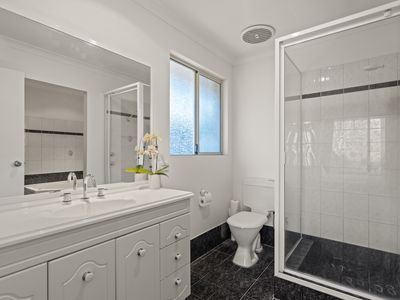 2 Stenton Gardens, Kinross