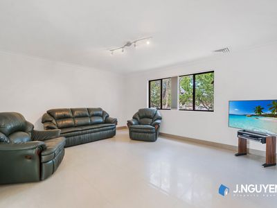 2 Drummoyne Crescent, St Johns Park