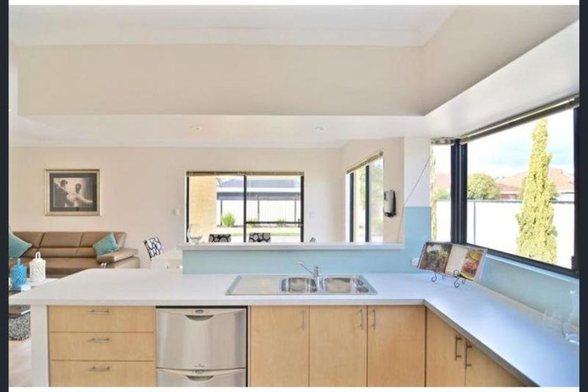 9 Woodside Loop, Beckenham