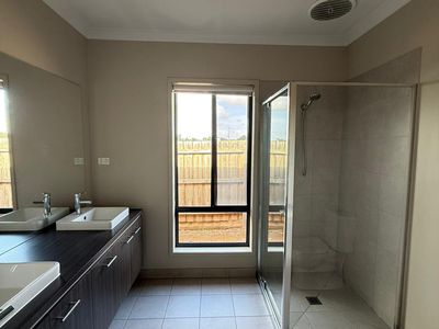 5 CARABEEN PLACE, Aintree