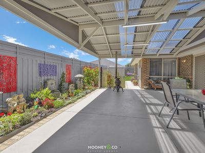 8 Blainroe Crescent, Cranbourne