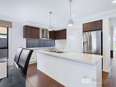 28 Wheelers Park Drive, Cranbourne North