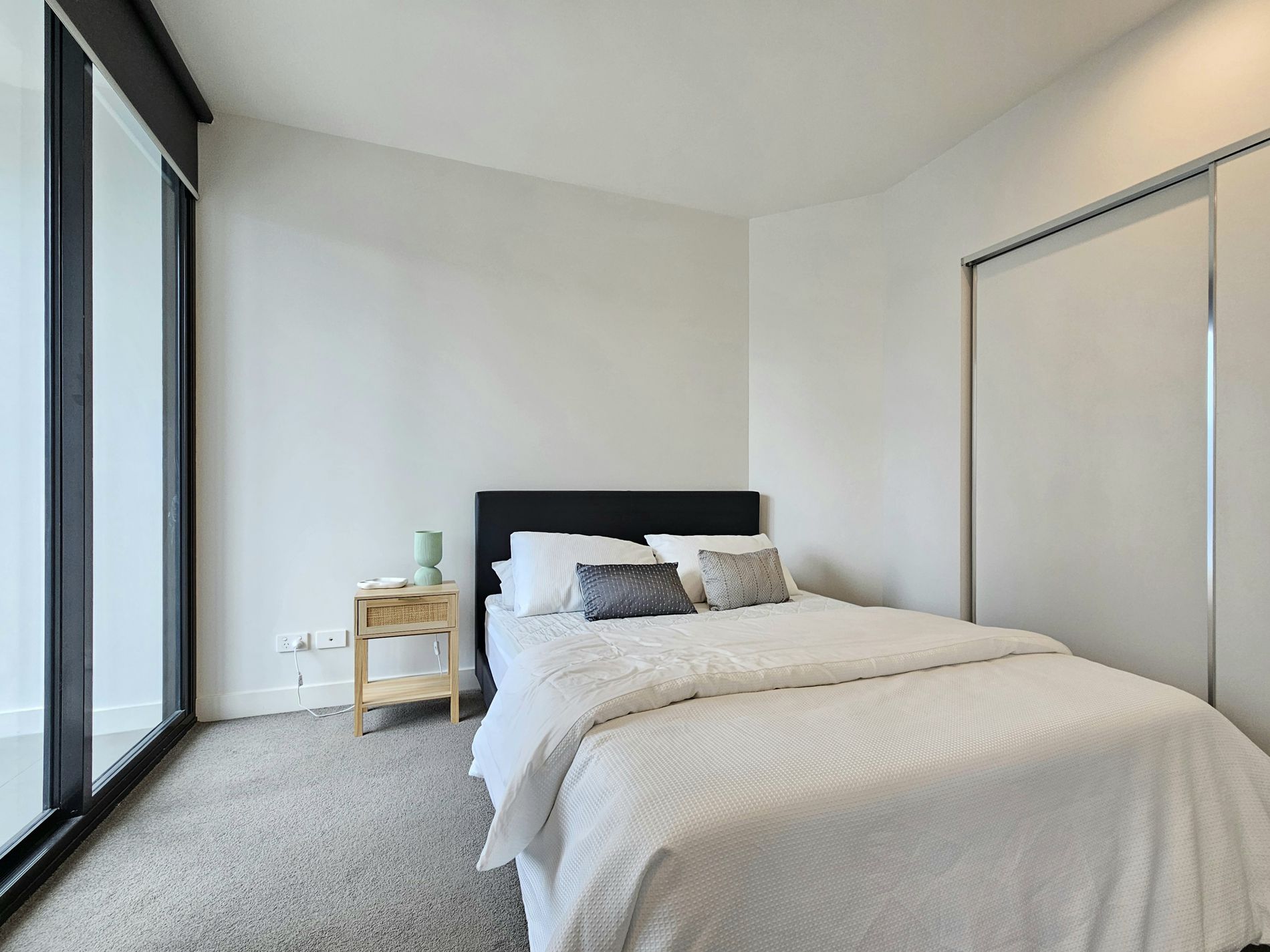 2409 / 105 Clarendon Street, Southbank