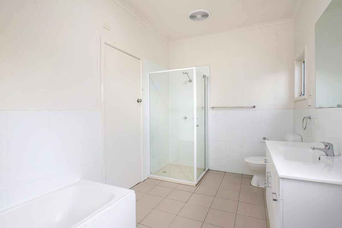 18 Main Street, Killarney Vale