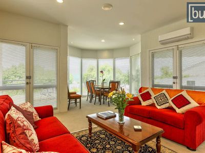 4 Maynet Pl, West Albury