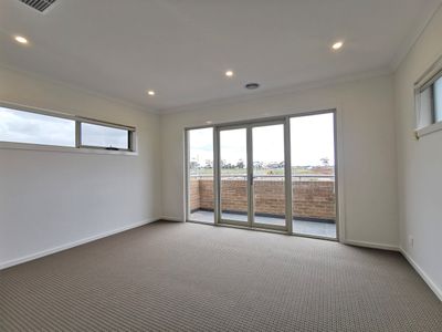 35 Hoffman Cr, Truganina