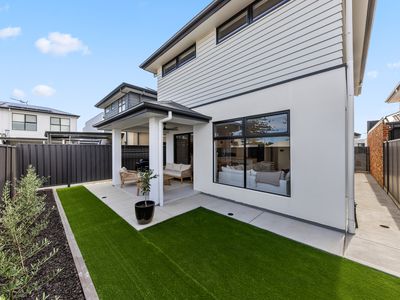 45 Graduation Parade, Taperoo