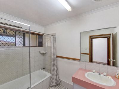 10 Third Avenue, Atherton