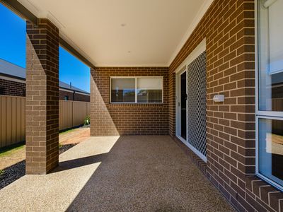 32 RUTHVEN CIRCUIT , Wodonga