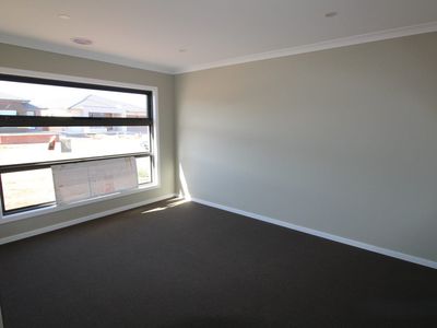 11 Honeycomb Avenue, Manor Lakes