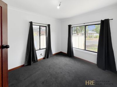 1 / 10 Sinclair Place, Horsham