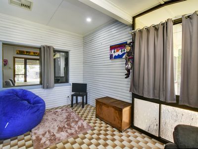 157 KINGFISHER STREET, Longreach