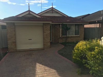 40 Lyndhurst Court, Wattle Grove