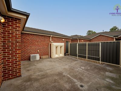 1 / 3 Buckingham Drive, Werribee