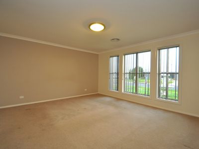 17 William Farrer Drive, Dubbo