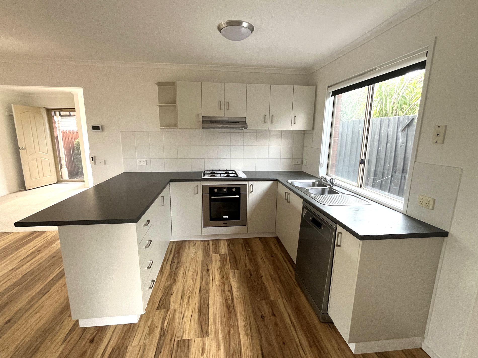 8 Trixia Place, Leopold