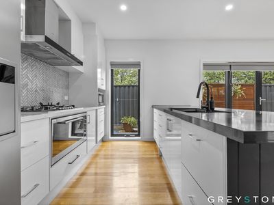 5 / 5-6 Chelsworth Place, Caroline Springs