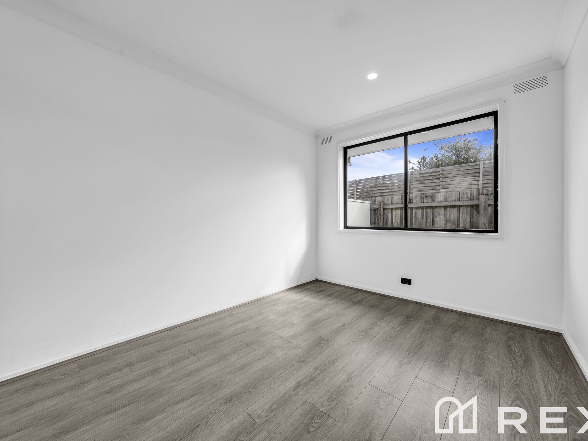 2 / 16-18 Heywood Crescent, Cranbourne North