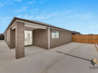 13 Pickering Crescent, Lara