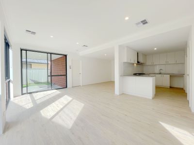 27 Jubilee Avenue, Success